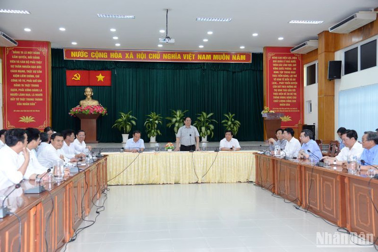 Quang cảnh buổi làm việc.