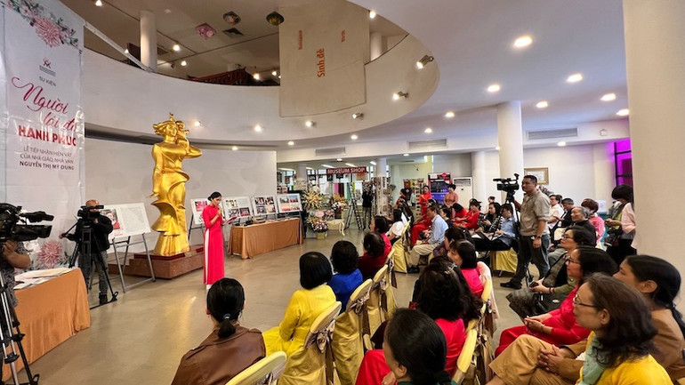 Sự kiện thu hút nhiều thế hệ học trò, các độc giả, khán giả yêu mến bà Nguyễn Thị Mỹ Dung.