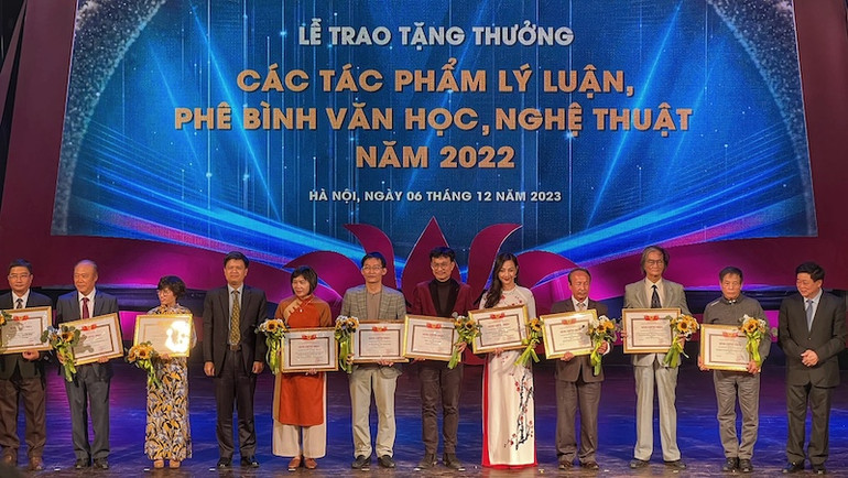 Các tác giả, nhóm tác giả được trao thưởng mức C