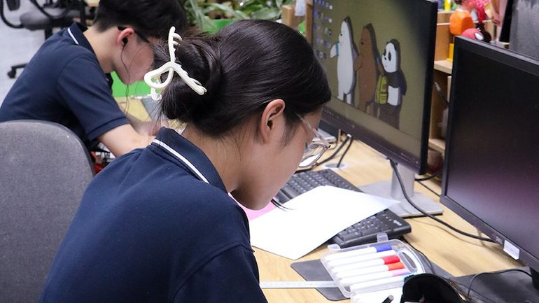 Học sinh một trường trung học phổ thông tại Hà Nội tham gia trải nghiệm đào tạo, hướng nghiệp về nội dung số. (Ảnh: Sconnect Việt Nam)