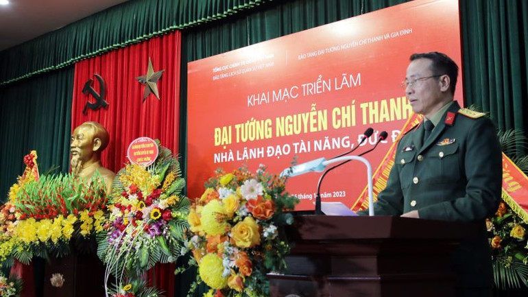 Thượng tá Lê Vũ Huy phát biểu. (Ảnh: Bảo tàng Lịch sử Quân sự Việt Nam) Thượng tá Lê Vũ Huy phát biểu. (Ảnh: Bảo tàng Lịch sử Quân sự Việt Nam)