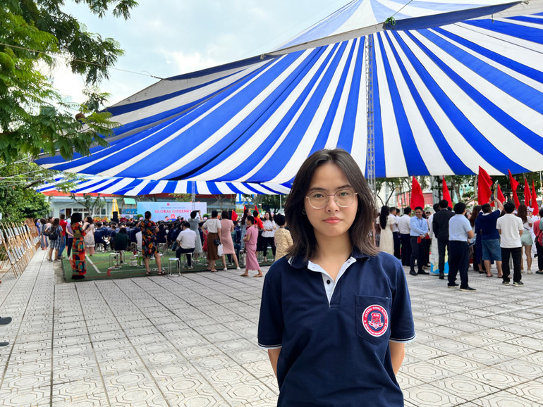 Nữ sinh Phan Thu Quyên (lớp 11) cho rằng chủ đề “công dân toàn cầu” rất hợp xu thế, bao gồm nhiều vấn đề mới mẻ nhưng cần thiết như bảo vệ môi trường, lòng nhân ái, tôn trọng sự khác biệt…