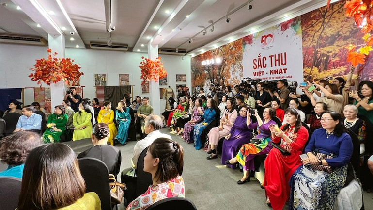 Sự kiện thu hút công chúng Thủ đô và đại diện nhiều Đại sứ quán, tổ chức văn hóa nước ngoài tại Việt Nam. Sự kiện thu hút công chúng Thủ đô và đại diện nhiều Đại sứ quán, tổ chức văn hóa nước ngoài tại Việt Nam.