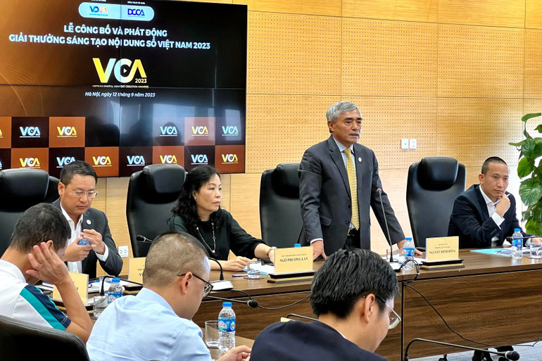 Chủ tịch Hội Truyền thông số Việt Nam Nguyễn Minh Hồng phát động giải thưởng.