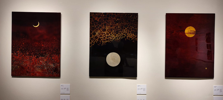 Một số tác phẩm trong triển lãm "Trăng" (Ảnh: BTC cung cấp)