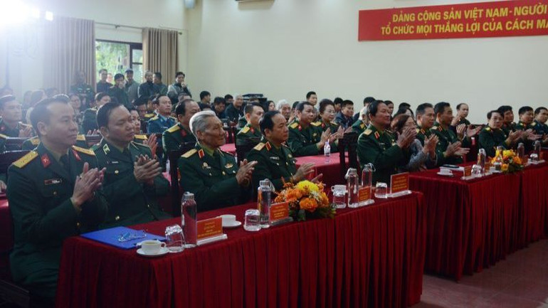 Các đại biểu tham dự buổi lễ. (Ảnh: Bảo tàng Lịch sử Quân sự Việt Nam) Các đại biểu tham dự buổi lễ. (Ảnh: Bảo tàng Lịch sử Quân sự Việt Nam)