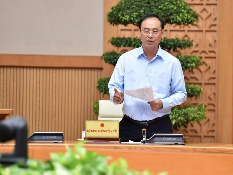 Thứ trưởng Giao thông vận tải Lê Đình Thọ phát biểu ý kiến tại cuộc họp.