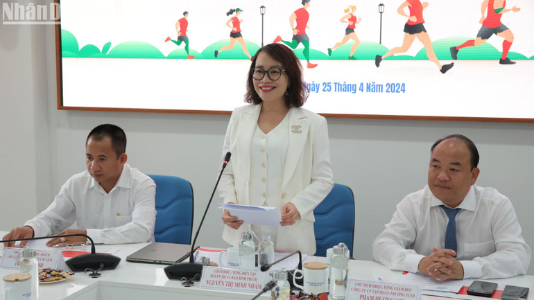 Bà Nguyễn Thị Minh Nhâm, Giám đốc, Tổng Biên tập Đài Phát thanh - Truyền hình và Báo Bình Phước, Trưởng Ban Tổ chức, phát biểu công bố giải.