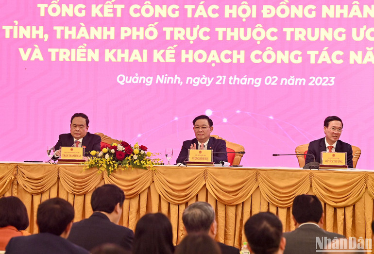 Chủ tịch Quốc hội Vương Đình Huệ, Thường trực Ban Bí thư Võ Văn Thưởng và Phó Chủ tịch Thường trực Quốc hội Trần Thanh Mẫn chủ trì Hội nghị. (Ảnh: Duy Linh)