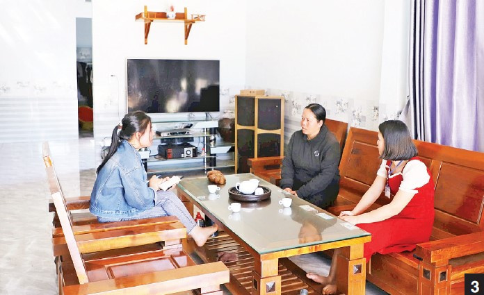 3- Cuối năm 2024, gia đình chị K’Lệ Thủy, xã Quảng Khê, huyện Đăk Glong được hỗ trợ 70 triệu đồng để xóa nhà tạm.