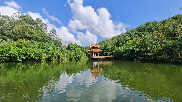 Phong cảnh Thiền viện Trúc lâm Tuệ Đức tại xã Đồng Quế, huyện Sông Lô, Vĩnh Phúc.