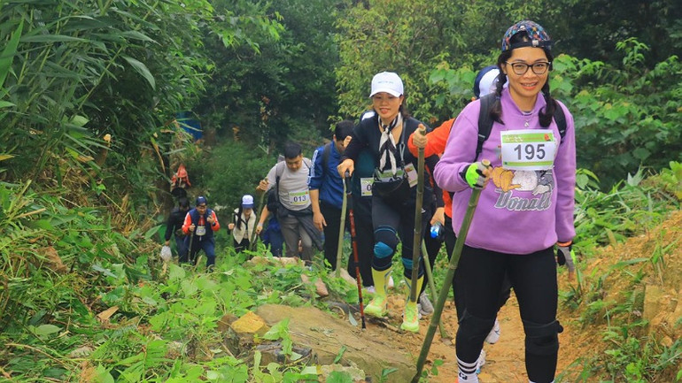 Giải Trekking Tây Thiên thu hút hàng trăm người tham gia.