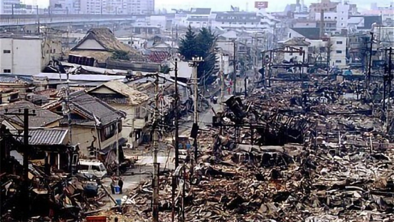 Cảnh hoang tàn sau trận động đất tại Kobe, Nhật Bản, năm 1995. (Ảnh: Reuters)