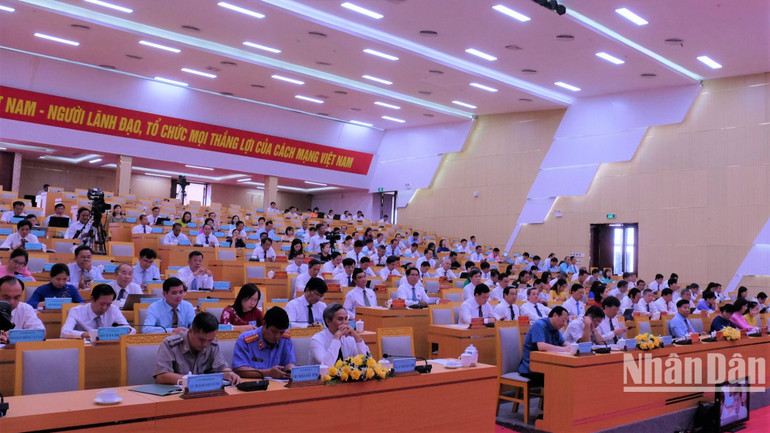 Các đại biểu dự Kỳ họp thứ 11, Hội đồng nhân dân tỉnh Bình Phước khóa X, nhiệm kỳ 2021-2026.