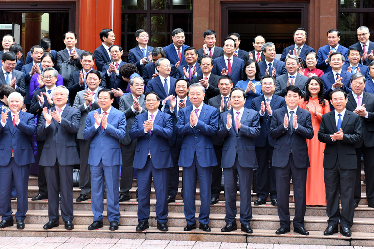 Tổng Bí thư, Chủ tịch nước Tô Lâm và các đồng chí trong Ban Chấp hành Trung ương Đảng khóa XIII.