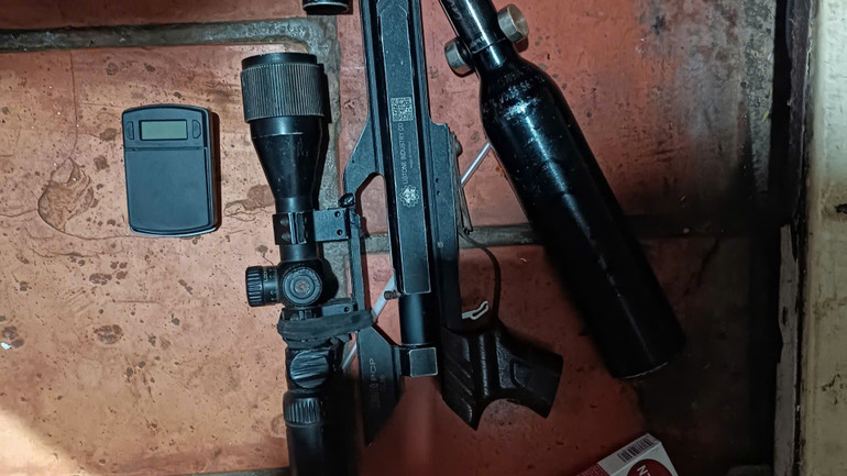 Khẩu súng công an thu giữ của các đối tượng. (Ảnh: Công an cung cấp)