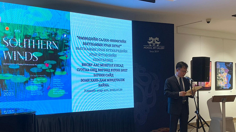 Đại sứ Doãn Khánh Tâm phát biểu tại Lễ khai mạc. (Ảnh: Đại sứ Việt Nam tại Mông Cổ)