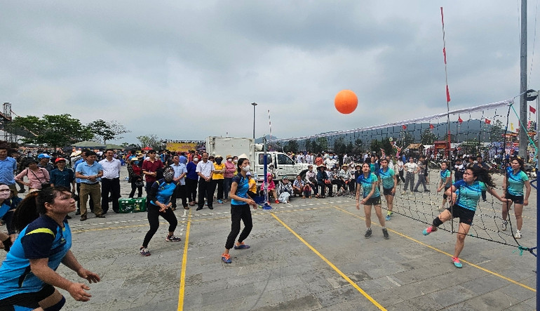 Giải bóng chuyền hơi của huyện Tam Đảo.