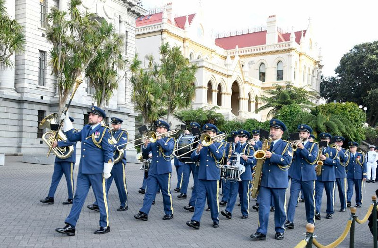 Đội quân nhạc New Zealand tại lễ đón chính thức.