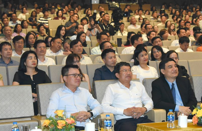 Các đại biểu tham dự chương trình. (Ảnh Duy Linh)