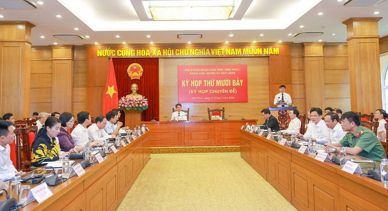 Các đại biểu dự kỳ họp.