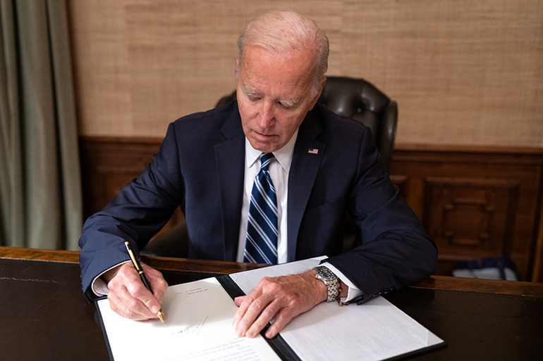 Tổng thống Mỹ Joe Biden đã ký ban hành luật ngân sách tạm thời nhằm ngăn nguy cơ Chính phủ đóng cửa. (Ảnh: Mạng xã hội X)
