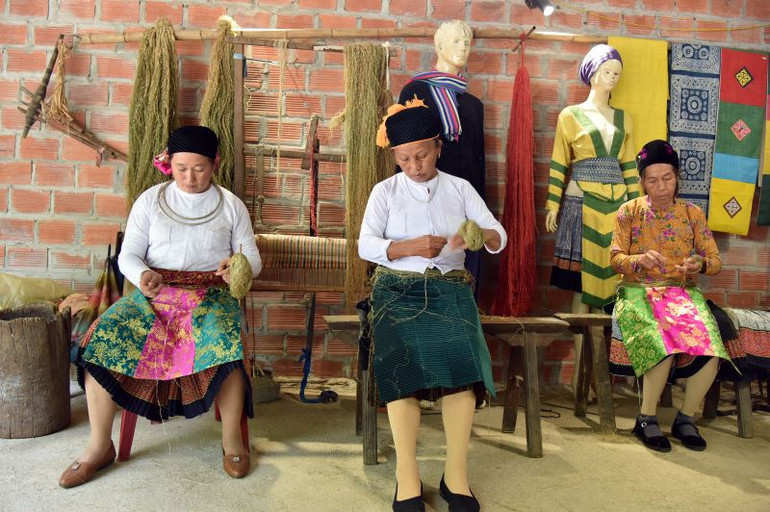 Để có được sản phẩm hoàn chỉnh thì cần phải trải qua rất nhiều công đoạn tỉ mỉ.