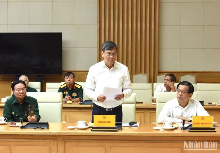 Đại diện lãnh đạo tỉnh Nam Định phát biểu tại buổi gặp mặt.