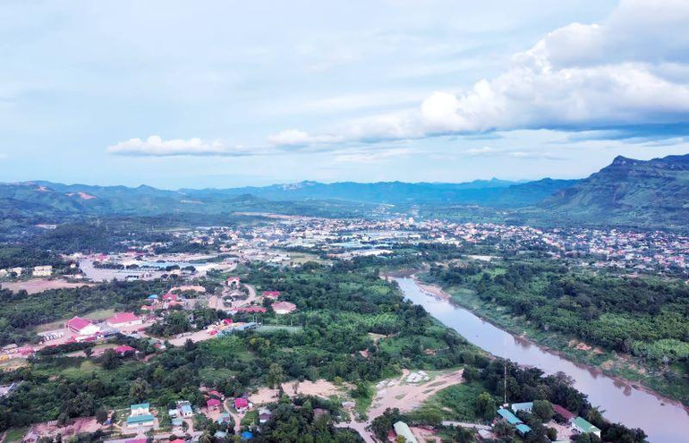 Khu kinh tế-thương mại đặc biệt Lao Bảo. Khu kinh tế-thương mại đặc biệt Lao Bảo.