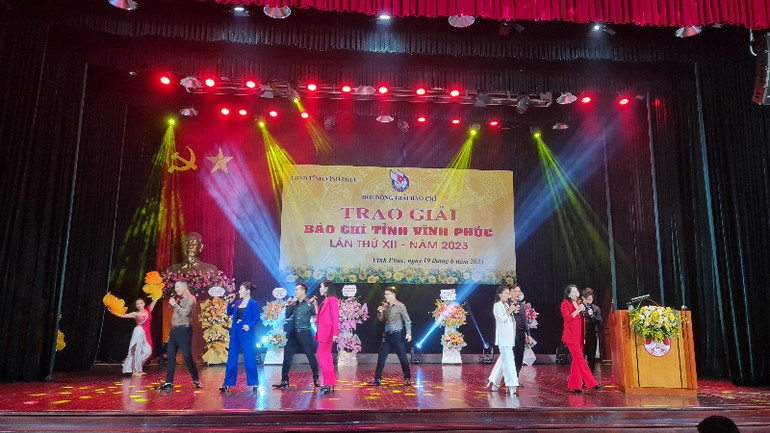 Tiết mục văn nghệ tại lễ trao giải.