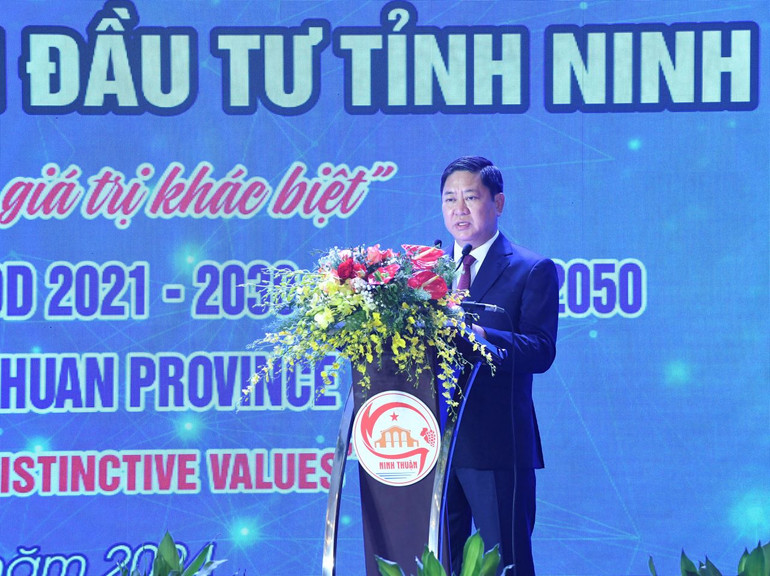 Chủ tịch Ủy ban nhân dân tỉnh Ninh Thuận Trần Quốc Nam phát biểu ý kiến tại Hội nghị.