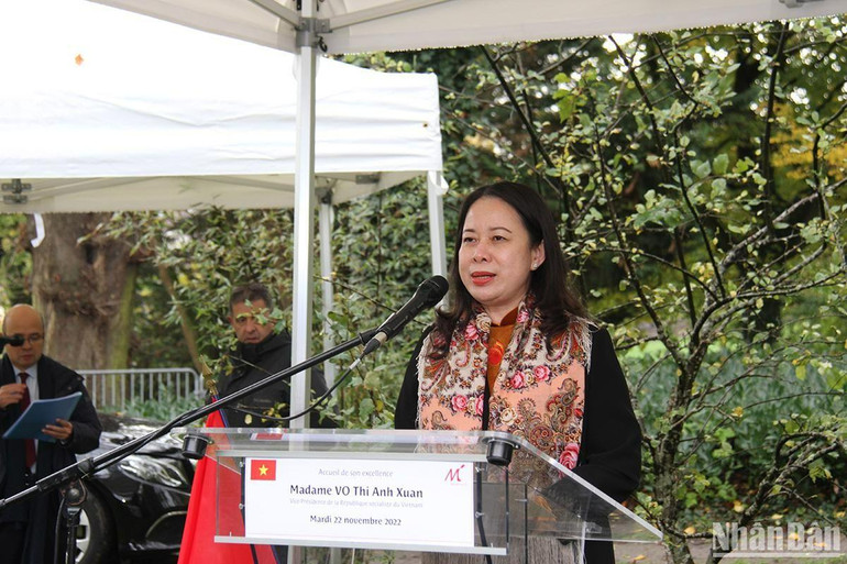 Phó Chủ tịch nước Võ Thị Ánh Xuân cảm ơn chính quyền và nhân dân thành phố Montreuil đã gìn giữ những tư liệu, kỷ vật quý báu về Chủ tịch Hồ Chí Minh trong suốt thời gian qua.