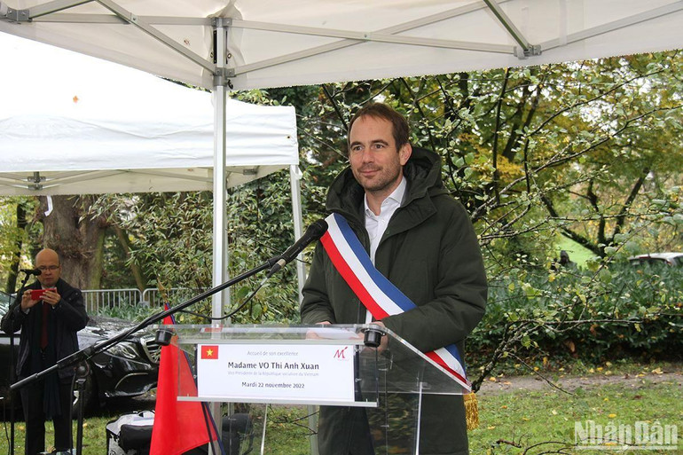Thị trưởng Patrice Bessac cho biết, chính quyền và nhân dân thành phố Montreuil luôn quan tâm gìn giữ và phát huy tình hữu nghị và đoàn kết với Việt Nam.