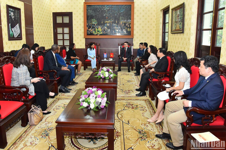 Quang cảnh buổi tiếp tại Trụ sở Báo Nhân Dân. (Ảnh: THỦY NGUYÊN)