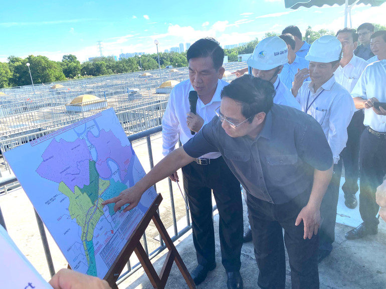 Thủ tướng Chính phủ Phạm Minh Chính kiểm tra thực tế tại công trình Nhà máy Xử lý nước thải Bình Hưng, huyện Bình Chánh. Thủ tướng Chính phủ Phạm Minh Chính kiểm tra thực tế tại công trình Nhà máy Xử lý nước thải Bình Hưng, huyện Bình Chánh.