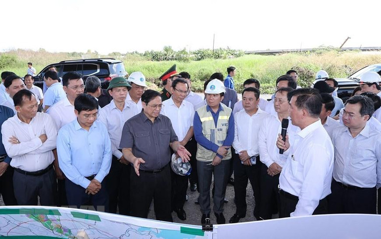 [Ảnh] Thủ tướng Phạm Minh Chính kiểm tra một số dự án trọng điểm tại TP Hồ Chí Minh ảnh 7