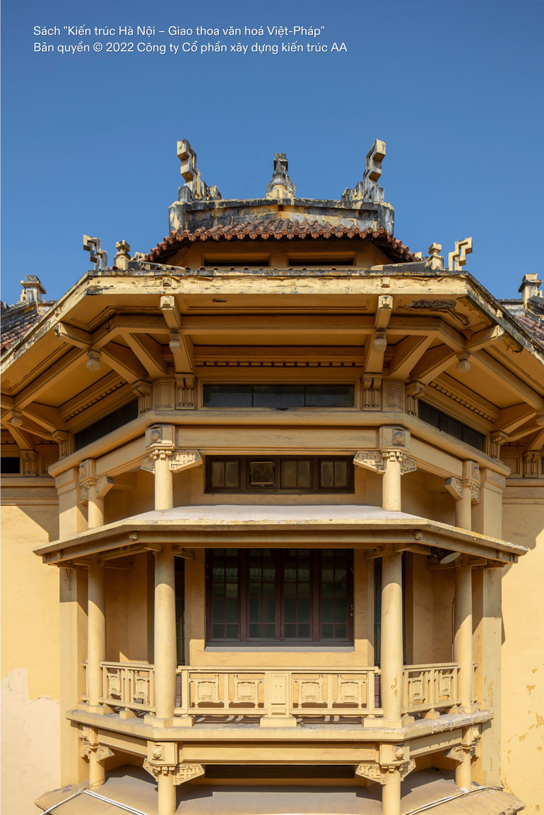 Ban công nhỏ của Bảo tàng Lịch sử Quốc gia Việt Nam.