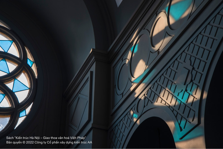 Chi tiết cửa sổ Nhà thờ Cửa Bắc.