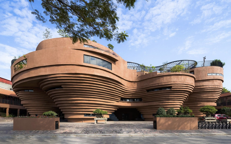 Trung tâm Tinh hoa làng nghề Việt (hay còn gọi là Bảo tàng Gốm Bát Tràng)-nơi lưu giữ và bảo tồn tinh hoa làng nghề gốm cổ nổi tiếng Hà Nội. Nguồn | TT Tinh hoa làng nghề Việt