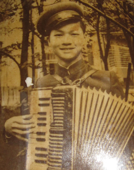 Cậu bé 15 tuổi Hoàng Đạo Kính, những ngày học tập tại nước Nga Xô viết. Nguồn: NVCC.