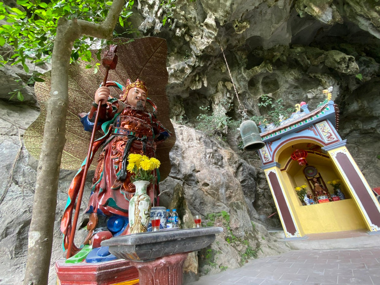 Cảnh chùa rất thanh tịnh nên rất thích hợp với những khách thập phương muốn được đắm mình trong một không gian thiền tịnh an lành.