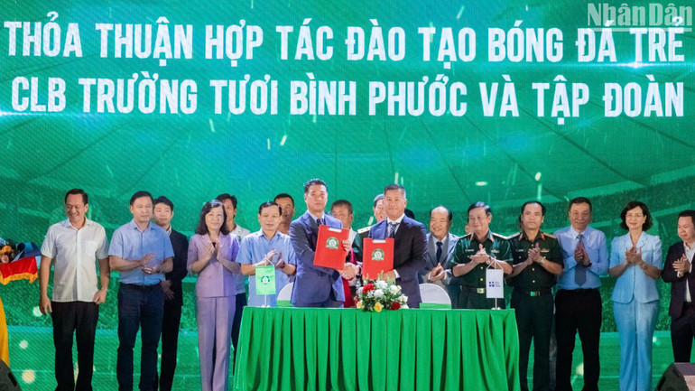 Bình Phước và Vũng Tàu ký kết hợp tác đào tạo bóng đá trẻ.