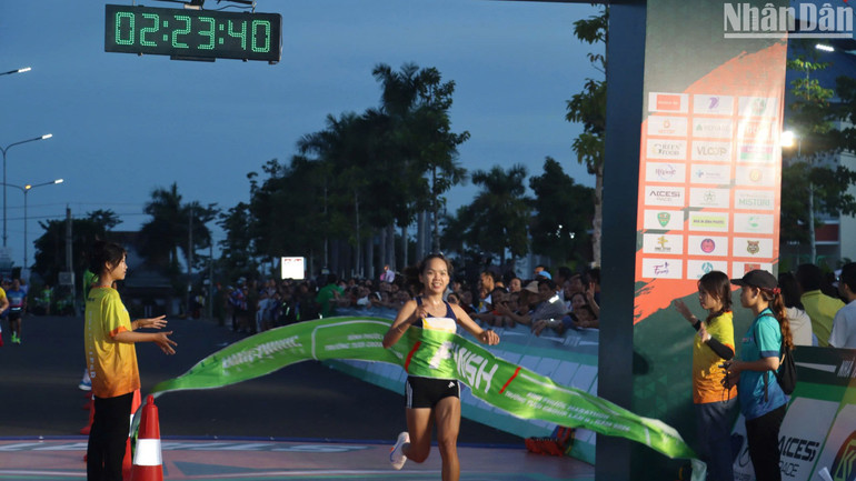 Vận động viên Hoàng Thị Ngọc Hoa giành nhiều giải chạy cho thể thao Bình Phước.