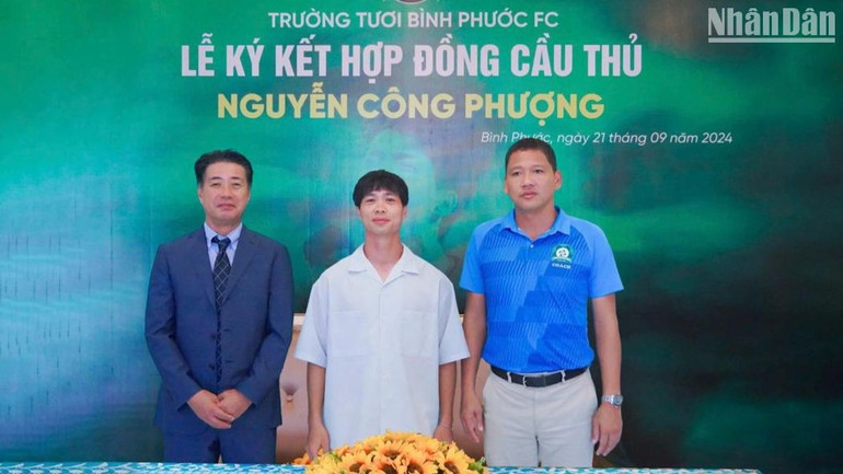 Công Phượng ra mắt Câu lạc bộ Bóng đá Trường Tươi Bình Phước.