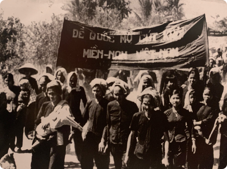 Nhân dân miền nam biểu tình chống đế quốc Mỹ xâm lược và bọn tay sai trong những năm 60 của thế kỷ XX. (Nguồn: Bảo tàng Hồ Chí Minh)