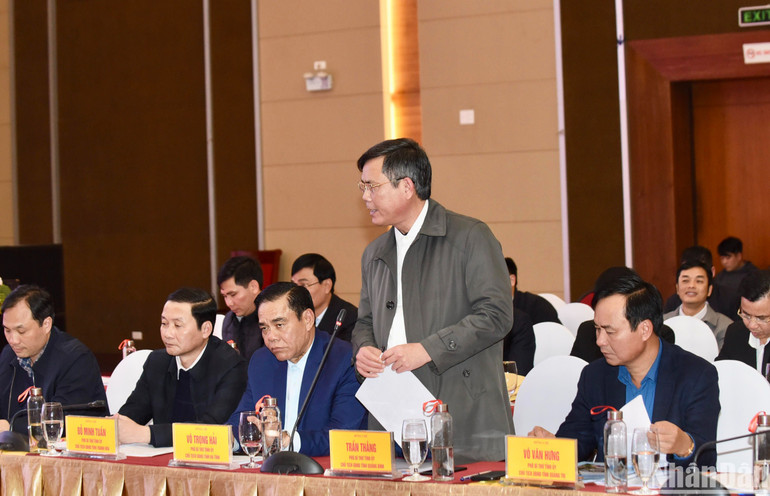 Chủ tịch UBND tỉnh Quảng Bình phát biểu ý kiến.