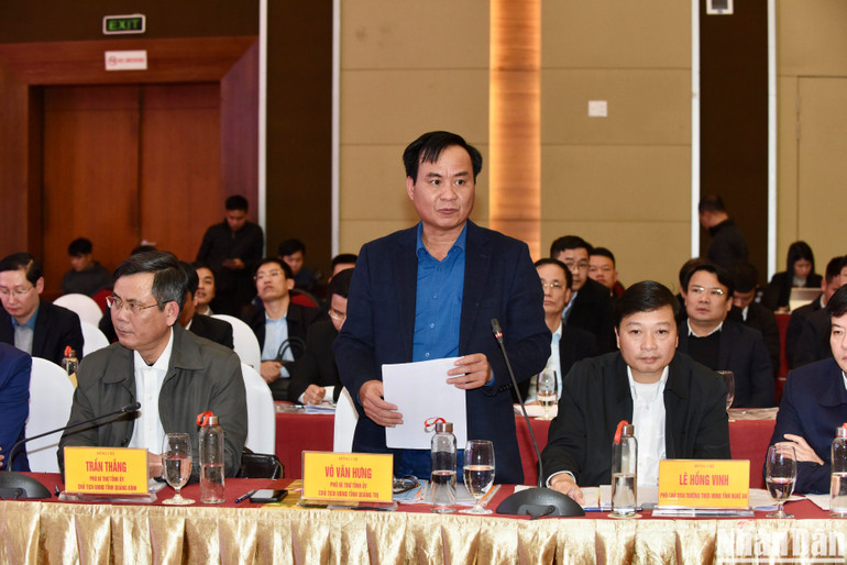 Chủ tịch UBND tỉnh Quảng Trị phát biểu ý kiến.