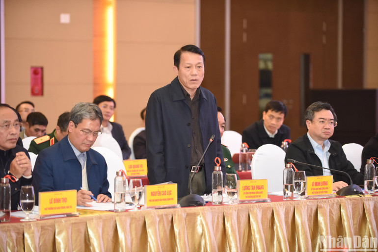 Thứ trưởng Công an Lương Tam Quang phát biểu ý kiến.