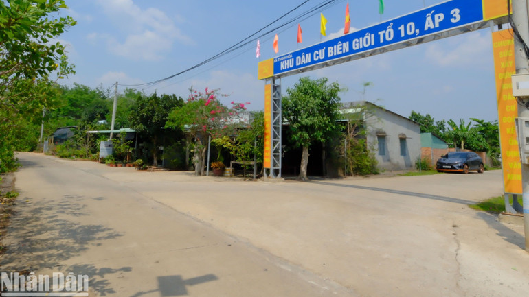 Một góc khu dân cư yên bình trên tuyến biên giới. Một góc khu dân cư yên bình trên tuyến biên giới.