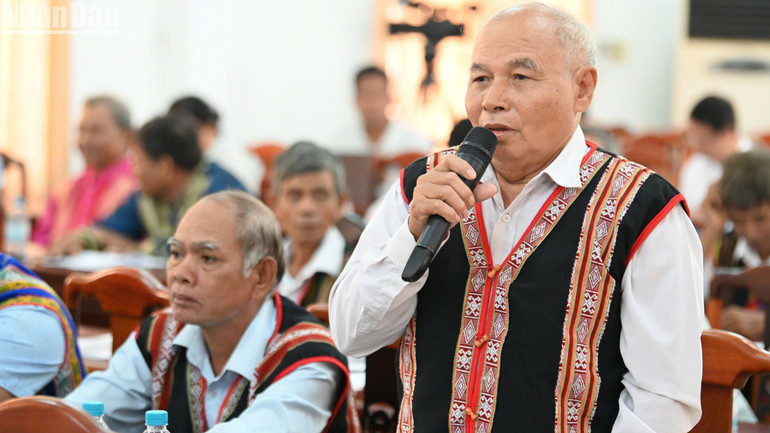 Già làng Điểu Chánh ở thôn Bù Tam, xã Phước Minh, huyện Bù Gia Mập phát biểu tại buổi gặp mặt. Già làng Điểu Chánh ở thôn Bù Tam, xã Phước Minh, huyện Bù Gia Mập phát biểu tại buổi gặp mặt.